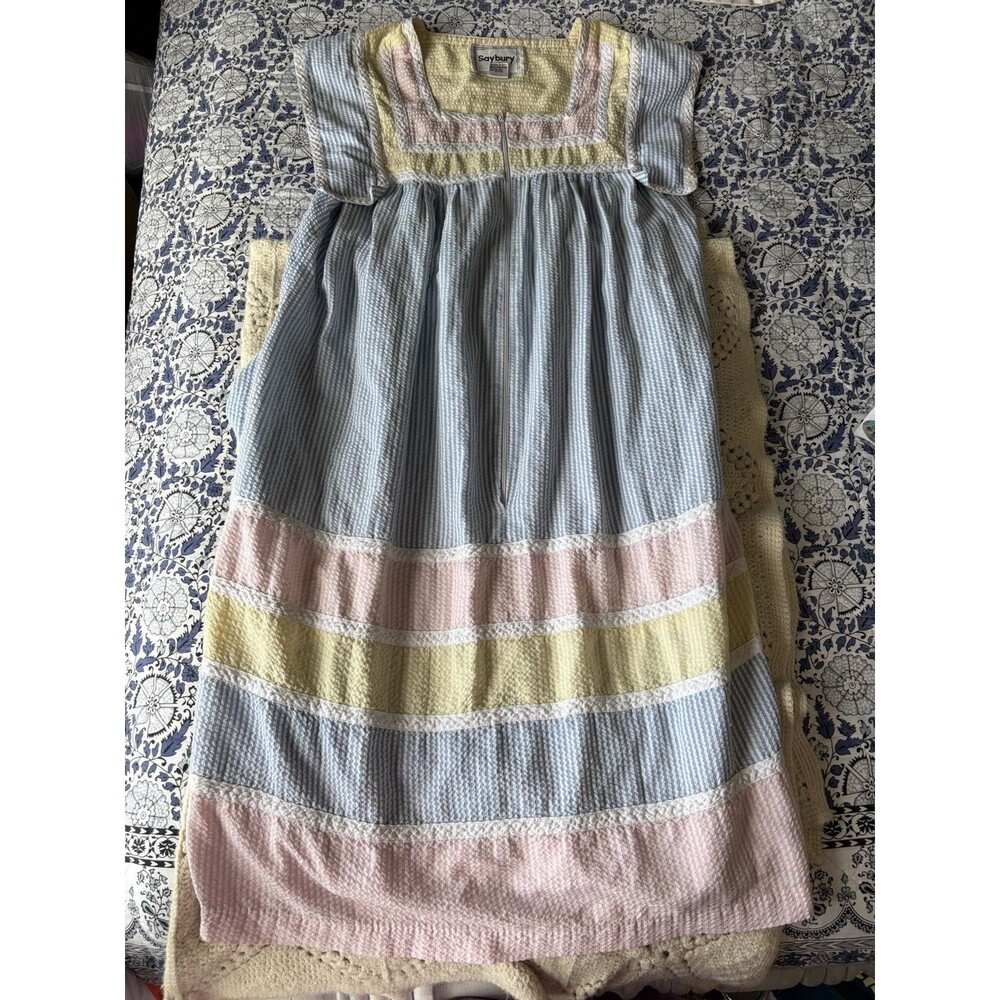 Vintage Saybury Women's Seersucker Striped Gown house dress M GUC cottagecore